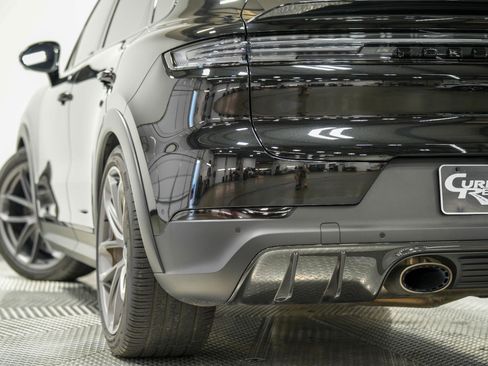 Used 2024 Porsche Cayenne Turbo GT AWD/4WD image 47