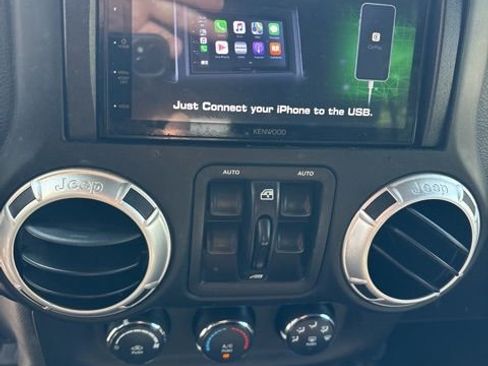 Used 2015 Jeep Wrangler Unlimited Sahara w/ Connectivity Group AWD/4WD image 14