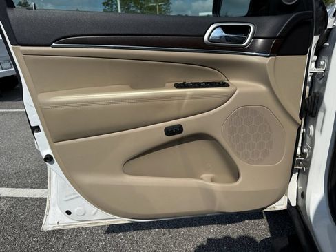 Used 2018 Jeep Grand Cherokee Limited RWD image 17