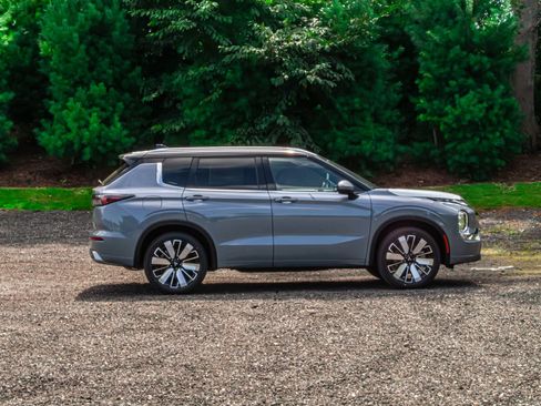 New 2025 Mitsubishi Outlander SEL image 10