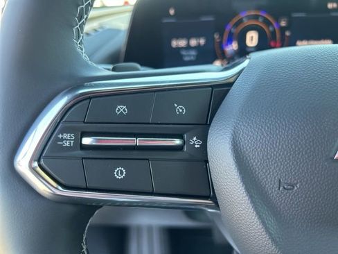 New 2026 Chevrolet Traverse LT w/ Sun and Wheel Package FWD image 19