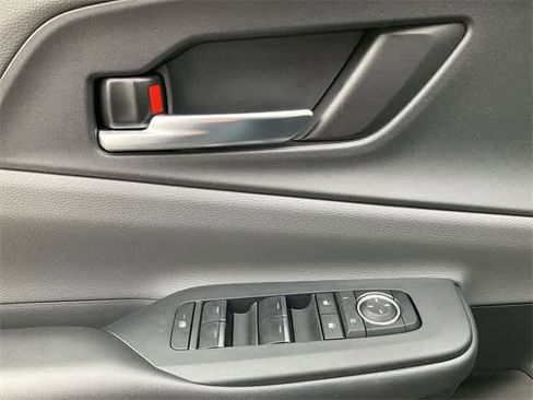 Used 2025 Toyota Prius XLE image 14