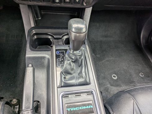 Used 2019 Toyota Tacoma TRD Off-Road AWD/4WD image 27