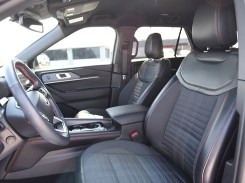 Used 2025 Ford Explorer ST-Line w/ Premium Package RWD image 12