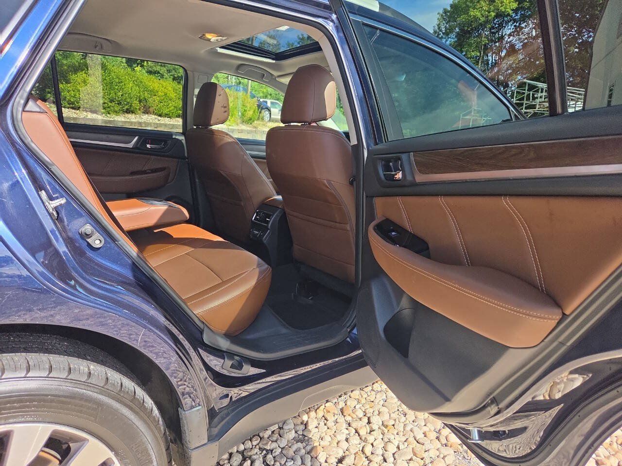 Used 2018 Subaru Outback 3.6R Touring AWD/4WD image 24