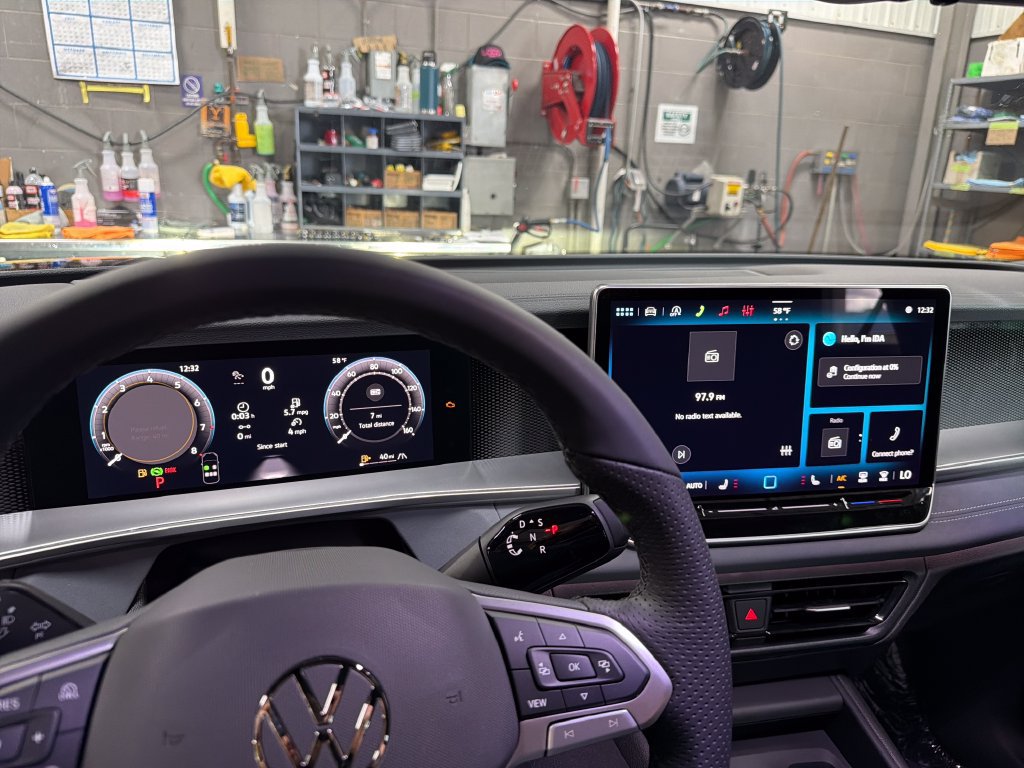 New 2026 Volkswagen Tiguan SE R-Line AWD/4WD image 16