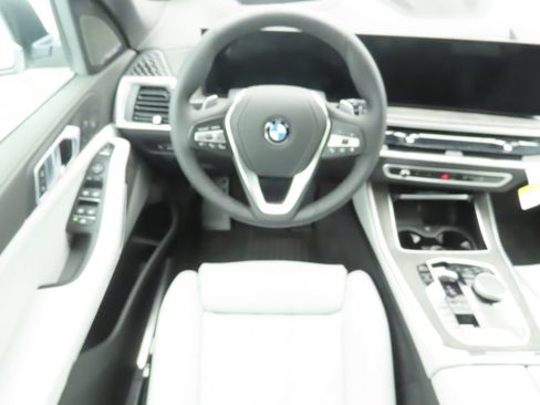 Used 2026 BMW X5 xDrive40i w/ Climate Comfort Package AWD/4WD image 11