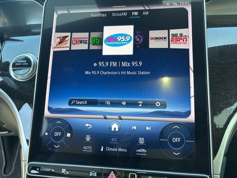 Used 2024 Mercedes-Benz GLC 300 4MATIC image 38