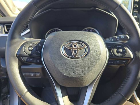 Used 2022 Toyota RAV4 XLE Premium image 24