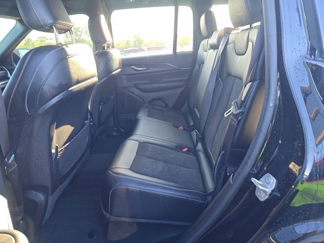 Used 2024 Jeep Grand Cherokee Altitude AWD/4WD image 15