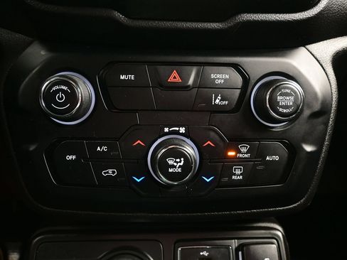 Used 2023 Jeep Renegade Latitude AWD/4WD image 21