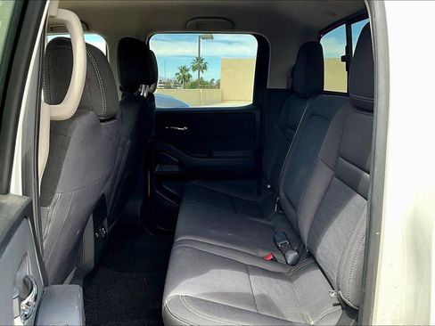 Used 2024 Nissan Frontier SV w/ SV Convenience Package image 6