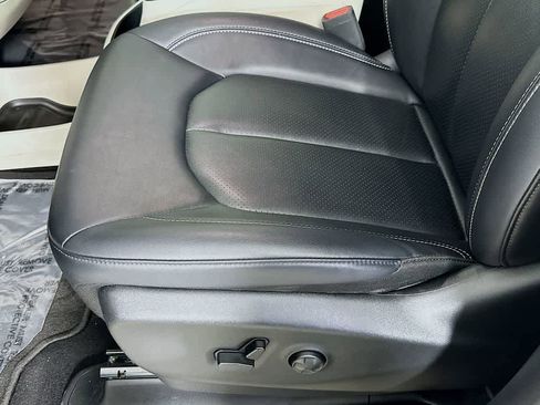 Used 2024 Chrysler Pacifica Touring-L image 30