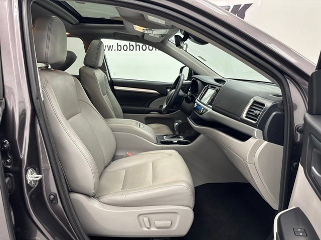 Used 2018 Toyota Highlander XLE AWD/4WD image 31