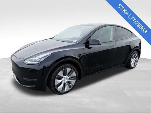 Used 2020 Tesla Model Y Long Range image 3