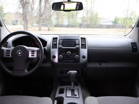 Used 2017 Nissan Frontier SV w/ SV Value Truck Package AWD/4WD image 16