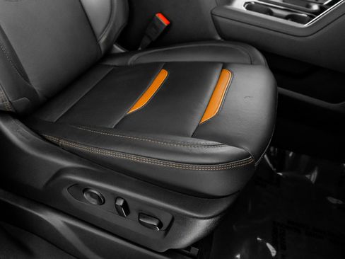 Used 2025 GMC Sierra 2500 AT4 w/ AT4 Premium Plus Package image 32