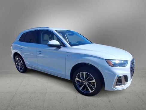 Certified 2023 Audi Q5 2.0T Premium w/ Convenience Package image 2