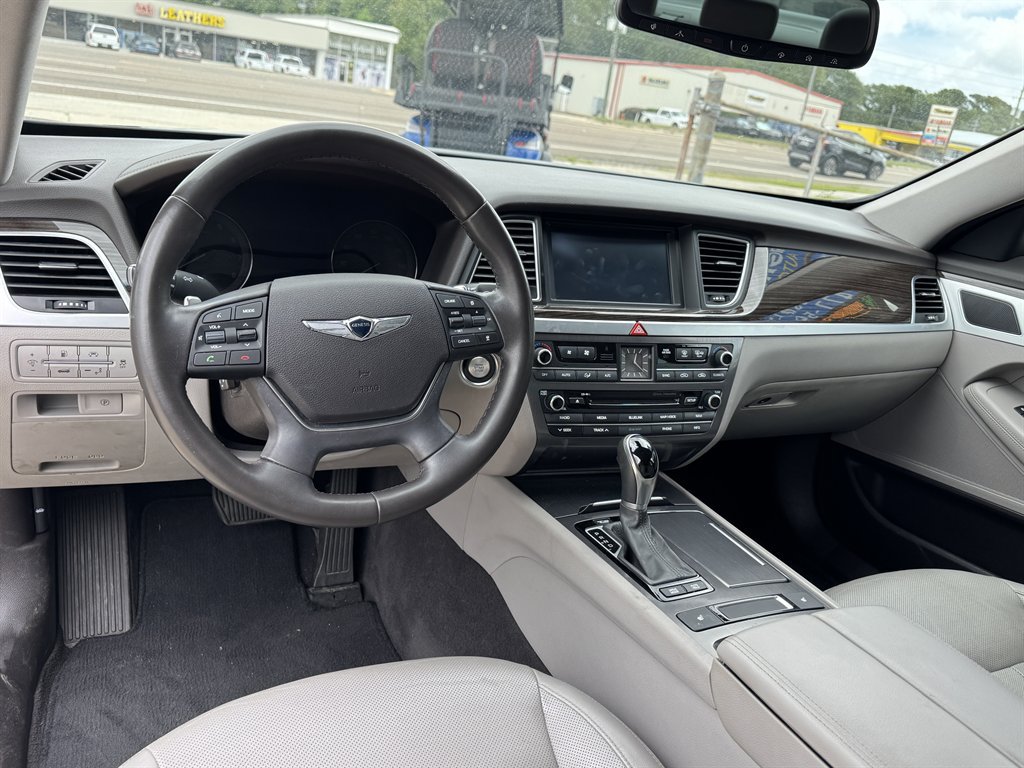 Used 2017 Genesis G80 3.8 RWD image 10