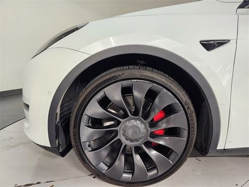 Used 2022 Tesla Model Y Performance image 10