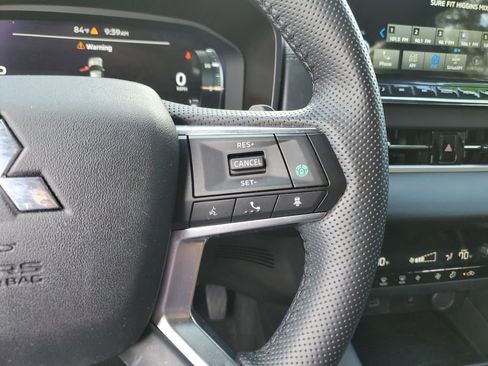 Used 2024 Mitsubishi Outlander SE Black Edition FWD image 24