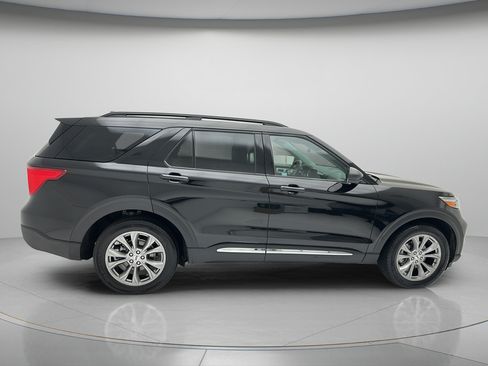 Used 2023 Ford Explorer XLT w/ Equipment Group 202A AWD/4WD image 6