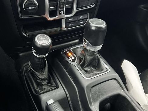 Used 2022 Jeep Wrangler Unlimited Sahara image 24