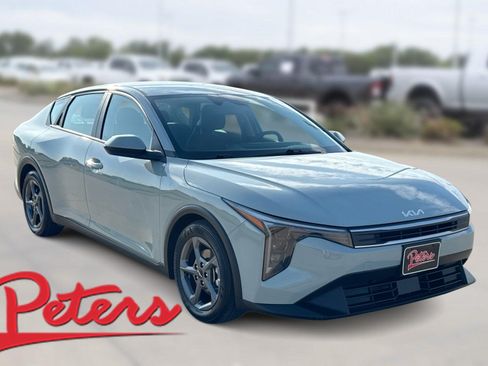 Used 2025 Kia K4 FWD image 1