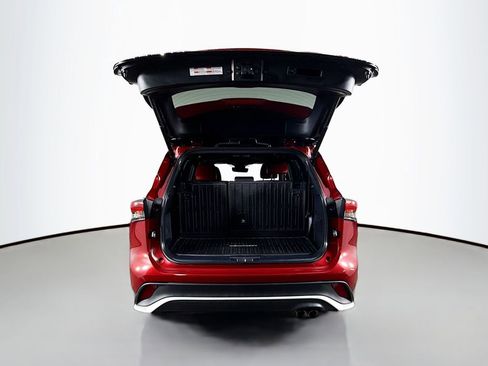 Used 2021 Toyota Highlander XSE image 19