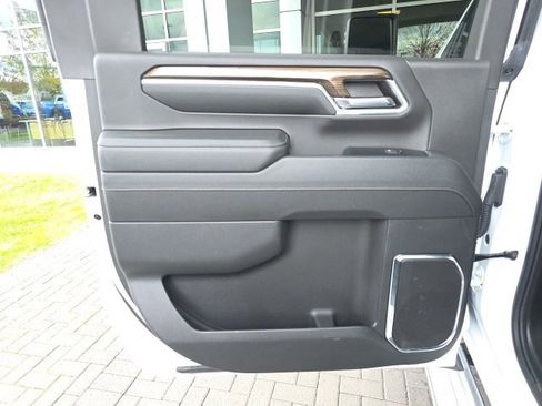 Used 2024 Chevrolet Silverado 2500 LT image 16