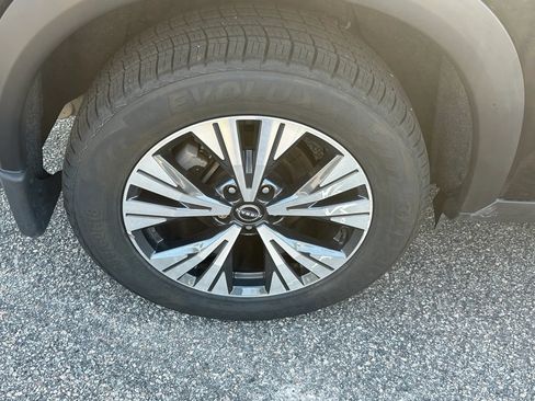 Used 2023 Nissan Rogue SV AWD/4WD image 9