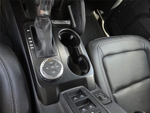 Used 2025 Ford Bronco Badlands AWD/4WD image 14