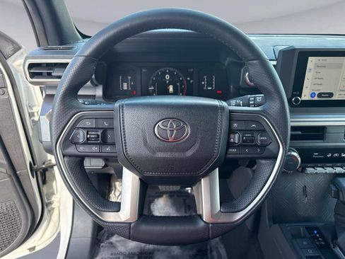 Used 2025 Toyota 4Runner SR5 image 28