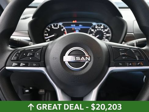 Used 2025 Nissan Altima 2.5 SV FWD image 29