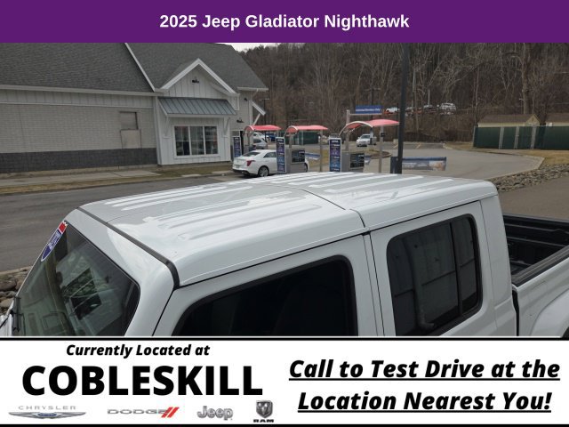 Used 2025 Jeep Gladiator Overland AWD/4WD image 8