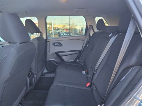 Used 2023 Nissan Rogue S image 17