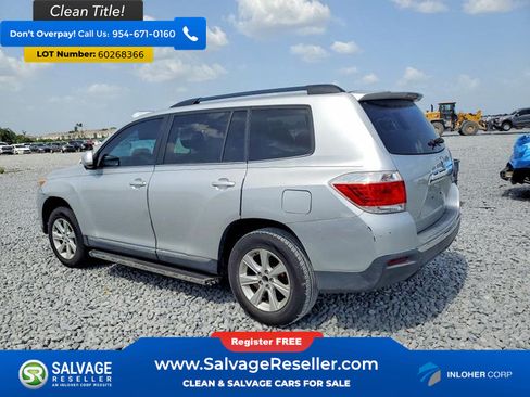 Used 2013 Toyota Highlander Plus FWD image 3