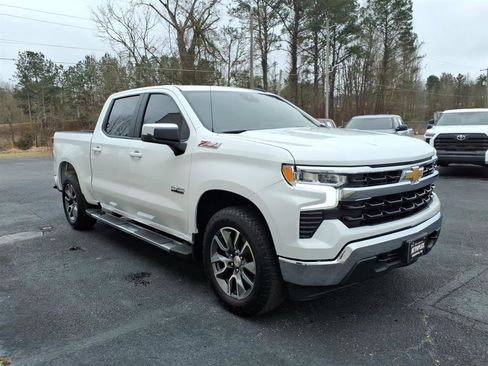 Used 2025 Chevrolet Silverado 1500 LT w/ Z71 Off-Road Package image 3