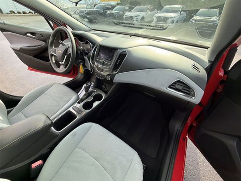 Used 2019 Chevrolet Cruze LT image 26