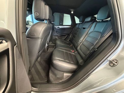 Certified 2024 Porsche Macan image 7