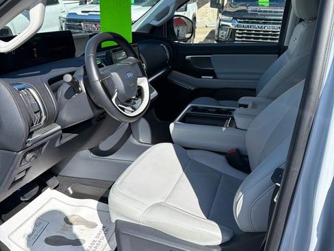 Used 2025 Ford Expedition Max Platinum w/ Driver's Package AWD/4WD image 8