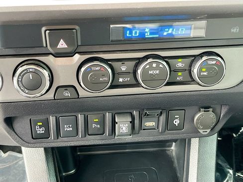 Used 2022 Toyota Tacoma TRD Sport w/ Technology Package AWD/4WD image 15