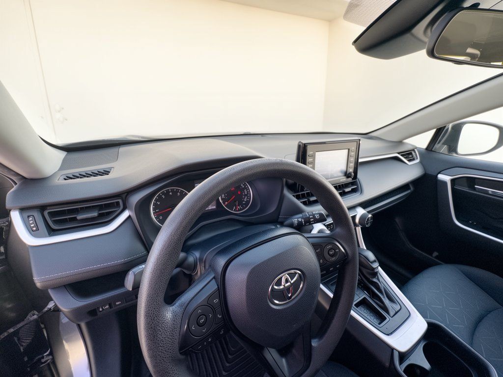Used 2021 Toyota RAV4 XLE FWD image 4