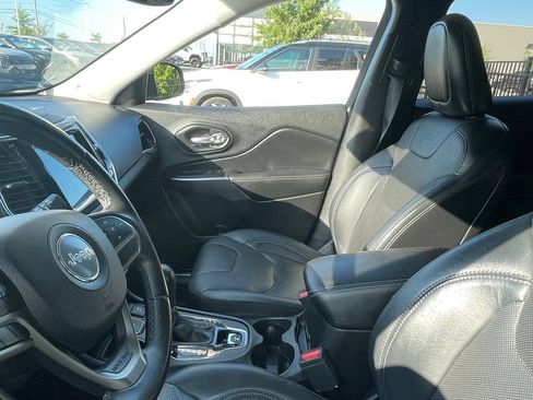 Used 2019 Jeep Cherokee Limited FWD image 5