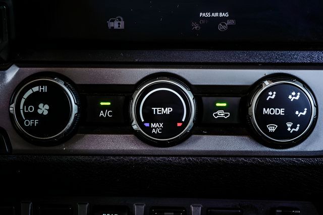 Used 2019 Toyota Tacoma TRD Off-Road w/ Technology Package AWD/4WD image 16