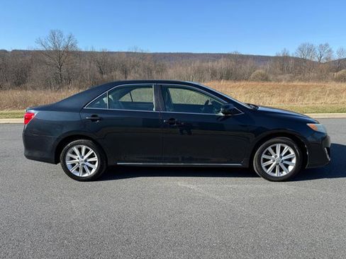 Used 2014 Toyota Camry XLE w/ Leather Package image 4