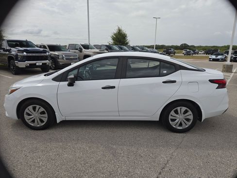 Used 2021 Nissan Versa S w/ Electronics Package FWD image 6