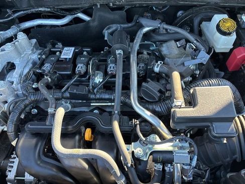 Certified 2025 Nissan Kicks SR image 23