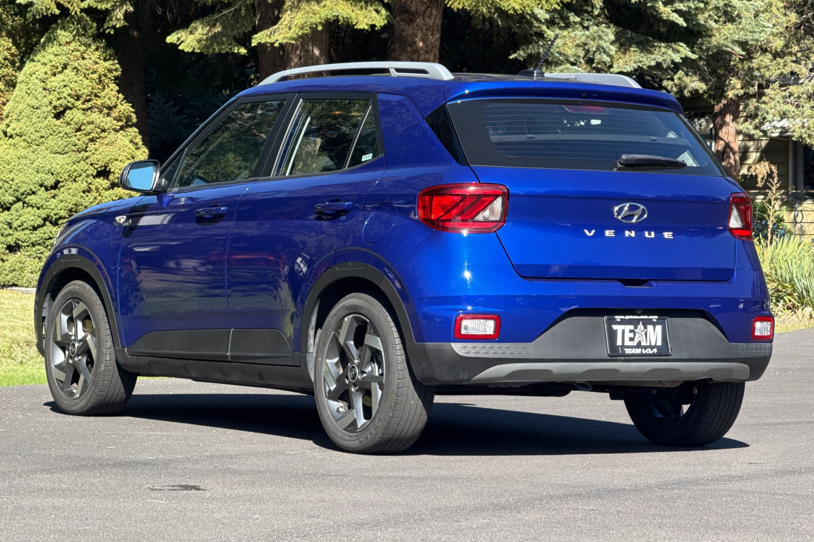 Used 2025 Hyundai Venue SEL FWD image 6