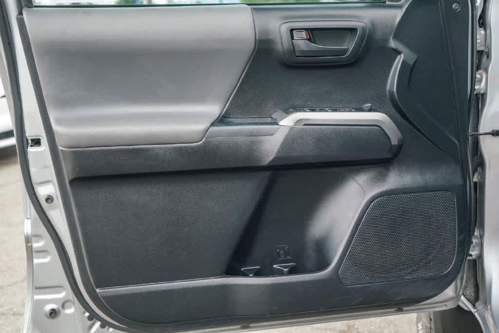 Used 2019 Toyota Tacoma SR5 AWD/4WD image 19